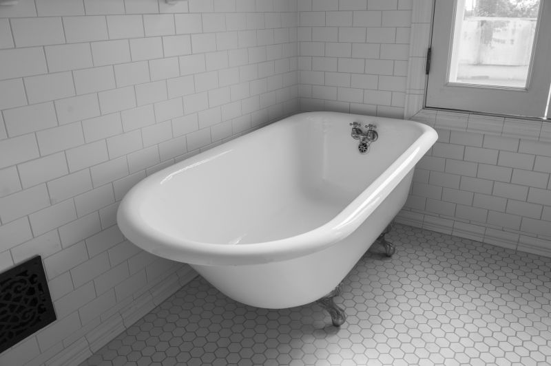 Vintage Style Clawfoot Bathtub